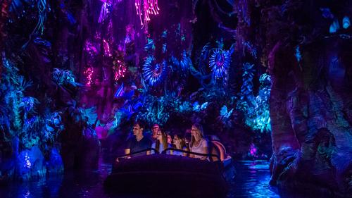 The family friendly Na’vi River Journey takes guests into a bioluminescent rainforest in search of the Na’vi Shaman of Songs
