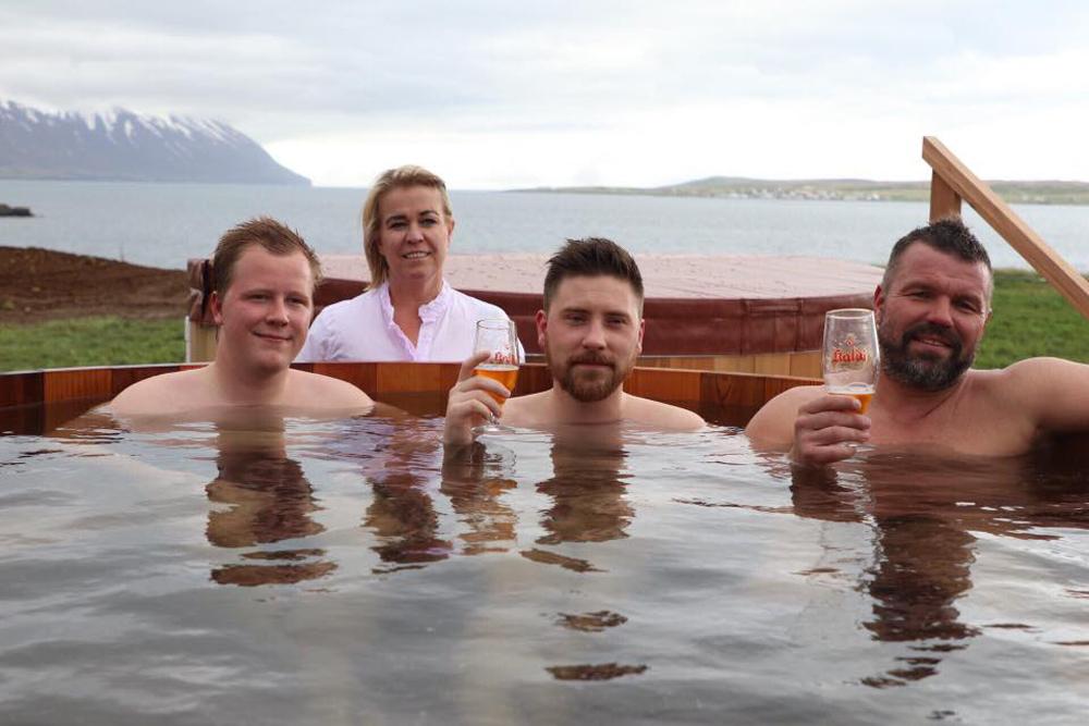 The beer spa also features outdoor hot tubs with views over to the sea / 
