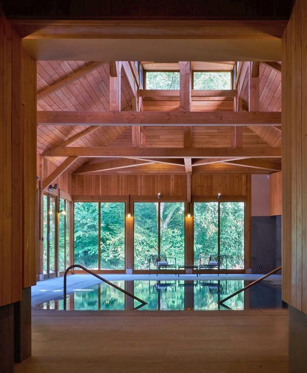 A spring water pool is encased in oak and is reminiscent of a vineyard cask / Photo: ©MPMorel