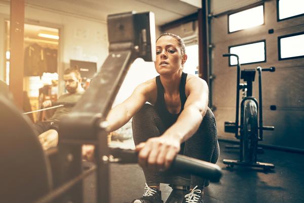 Working longer hours doesn’t make people better at their jobs, but robs them of time better spent exercising / Photo: SHUTTERSTOCK/ FLAMINGO IMAGES