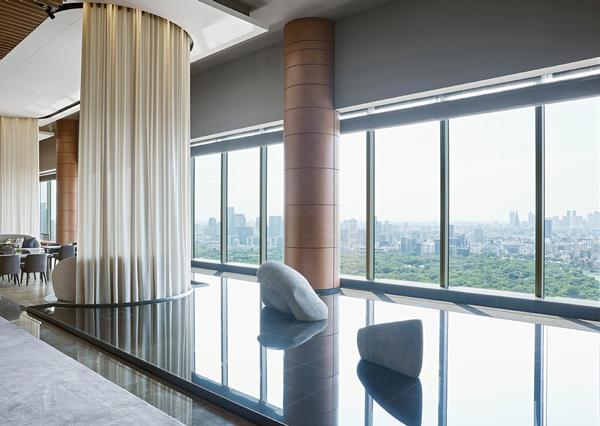 The luxury hotel is housed at
the top of the new 39-storey Otemachi Tower / Photo: ©Four Seasons Hotel Tokyo at Otemachi