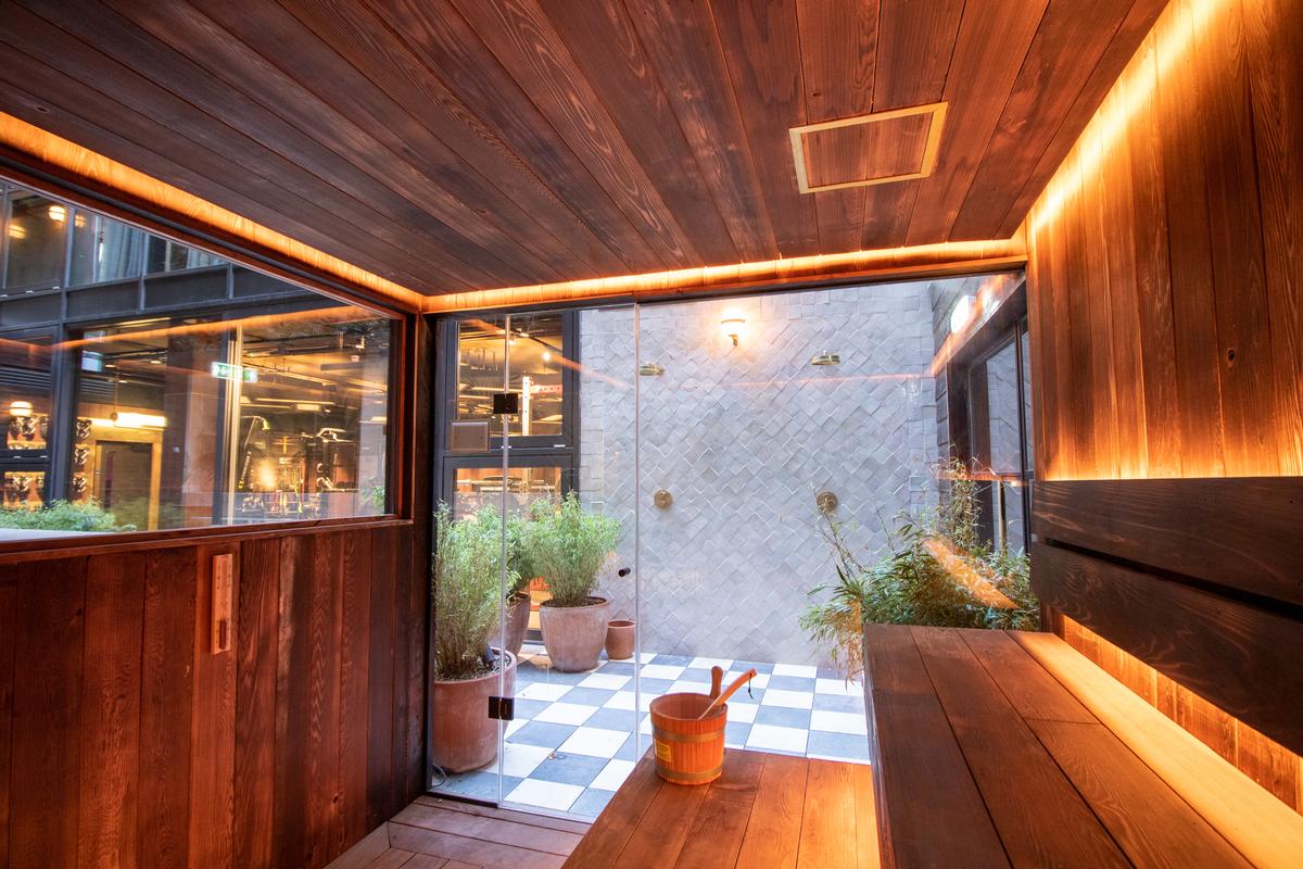 The sauna also features a glazed wall and door / Jason Ennis – Press Up Entertainment Group