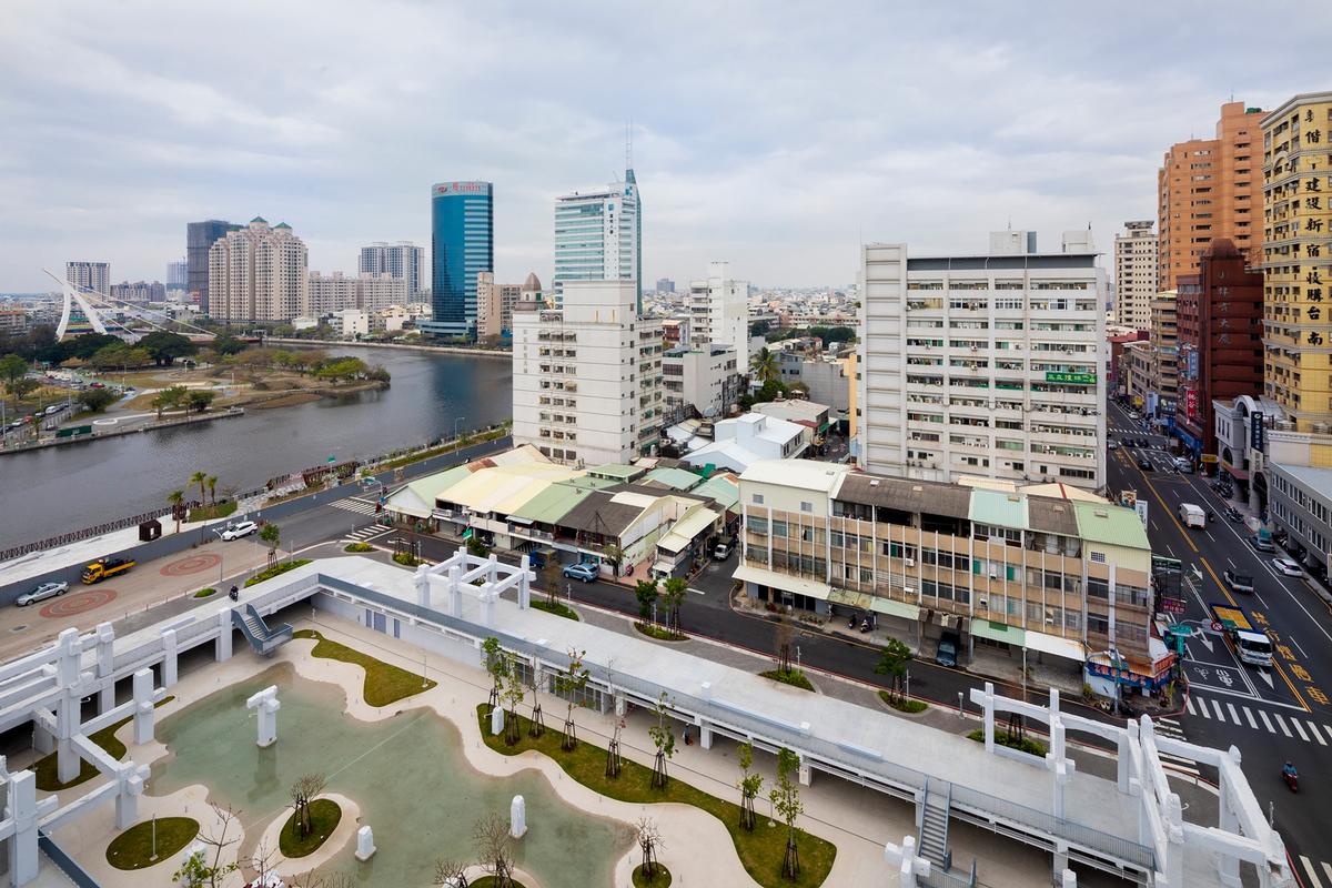 The China-Town Mall was built next to the Tainan Canal in 1983 / Daria Scagliola