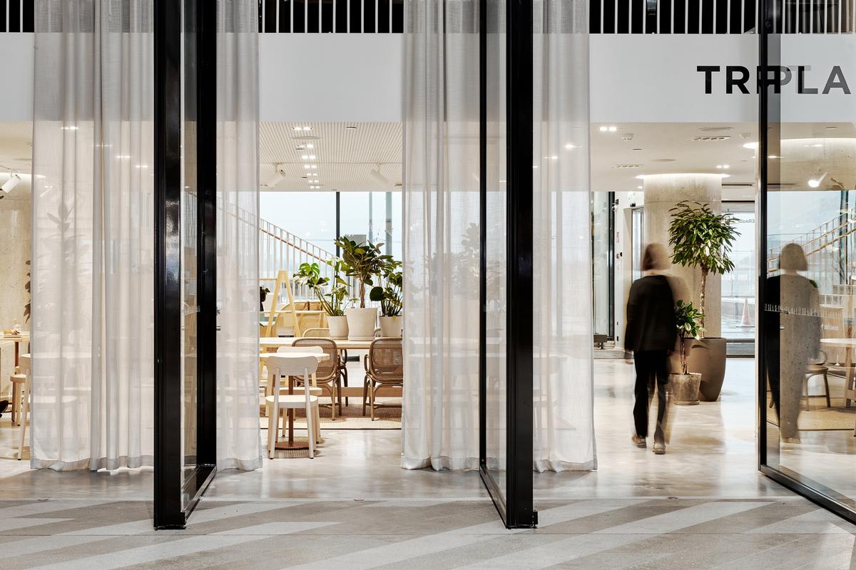 The lobby opens up into the mall, allowing guests to come and go / Riikka Kantinkoski