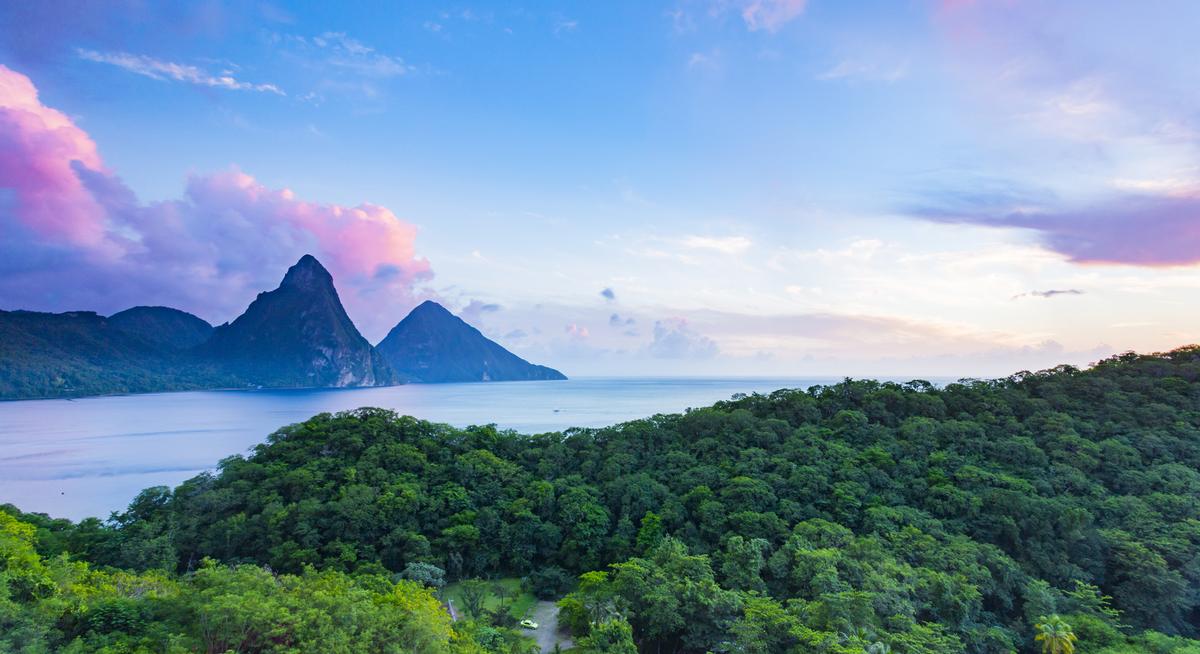 The resort will encompass two hilltops and command panoramic views of St. Lucia’s famous volcanic spires – called Gros Piton and Petit Piton / Shutterstock/kentaylordesign The resort will encompass two hilltops and command panoramic views of St. Lucia’s famous volcanic spires – called Gros Piton and Petit Piton / Shutterstock/kentaylordesign