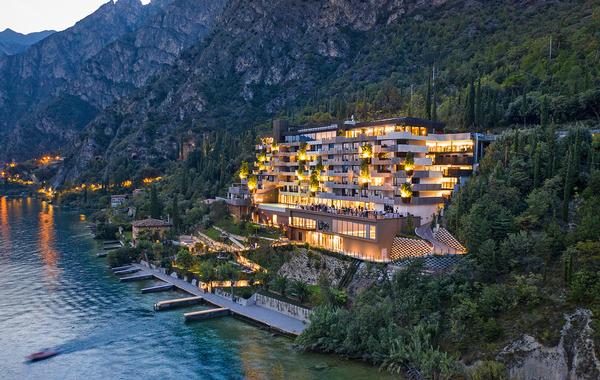 Set back in a cliff, the hotel faces out over the iconic lake / photo: photograficamangili