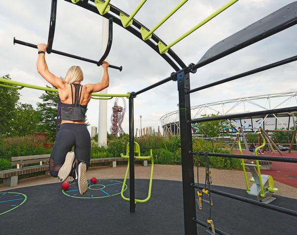 Georgie Delaney working out at the Olympic Park in London / photo: the great outdoor gym company
