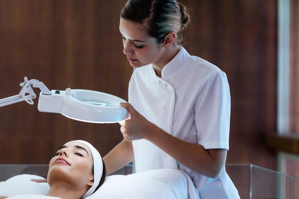ISPA’s 2021 study looks at spa revenue, visits, workforce and locations / wavebreakmedia/shutterstock