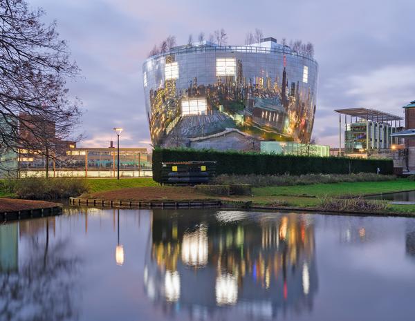 The building’s reflective façade has been designed to help it blend into the Museumpark / Photo: Ossip van Duivenbode