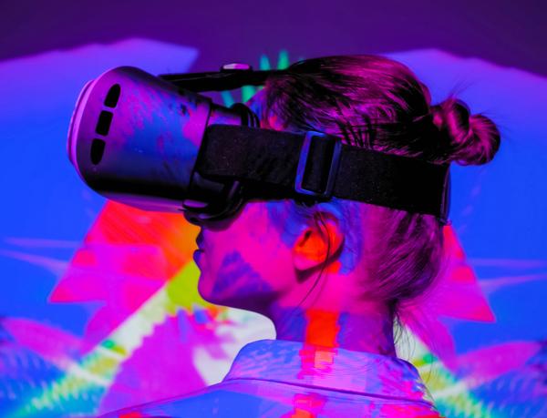 Attractions must continue to innovate and create digital and live experiences / Photo: shutterstock/Zyabich