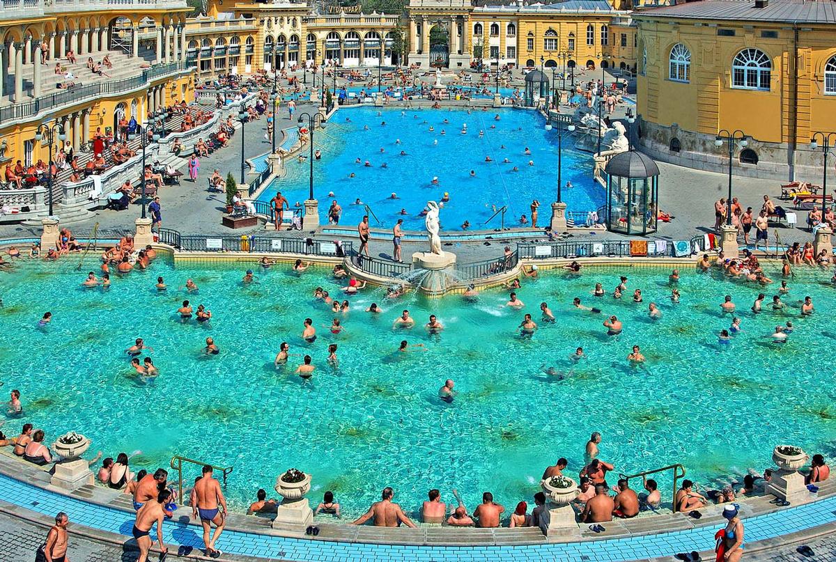 The Széchenyi Thermal Baths’ medicinal waters are sourced from a depth of 1,246 metres with a soothing temperature of 76°C