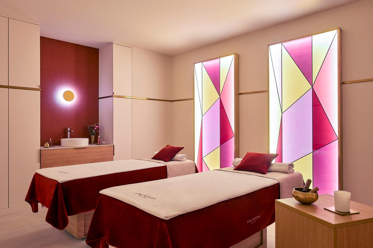 Each of the seven treatment rooms – including one for couples – has been completed with a softly backlit feature wall / Sylbain Bardin Each of the seven treatment rooms – including one for couples – has been completed with a softly backlit feature wall / Sylbain Bardin