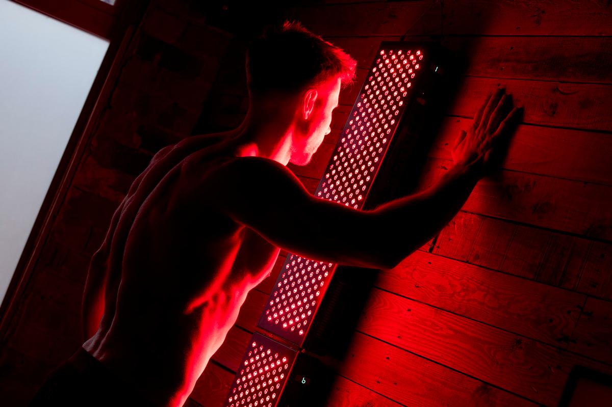 Red light therapy can help with recovery and muscle soreness and also deliver improvements for mobility and circulation Red light therapy can help with recovery and muscle soreness and also deliver improvements for mobility and circulation