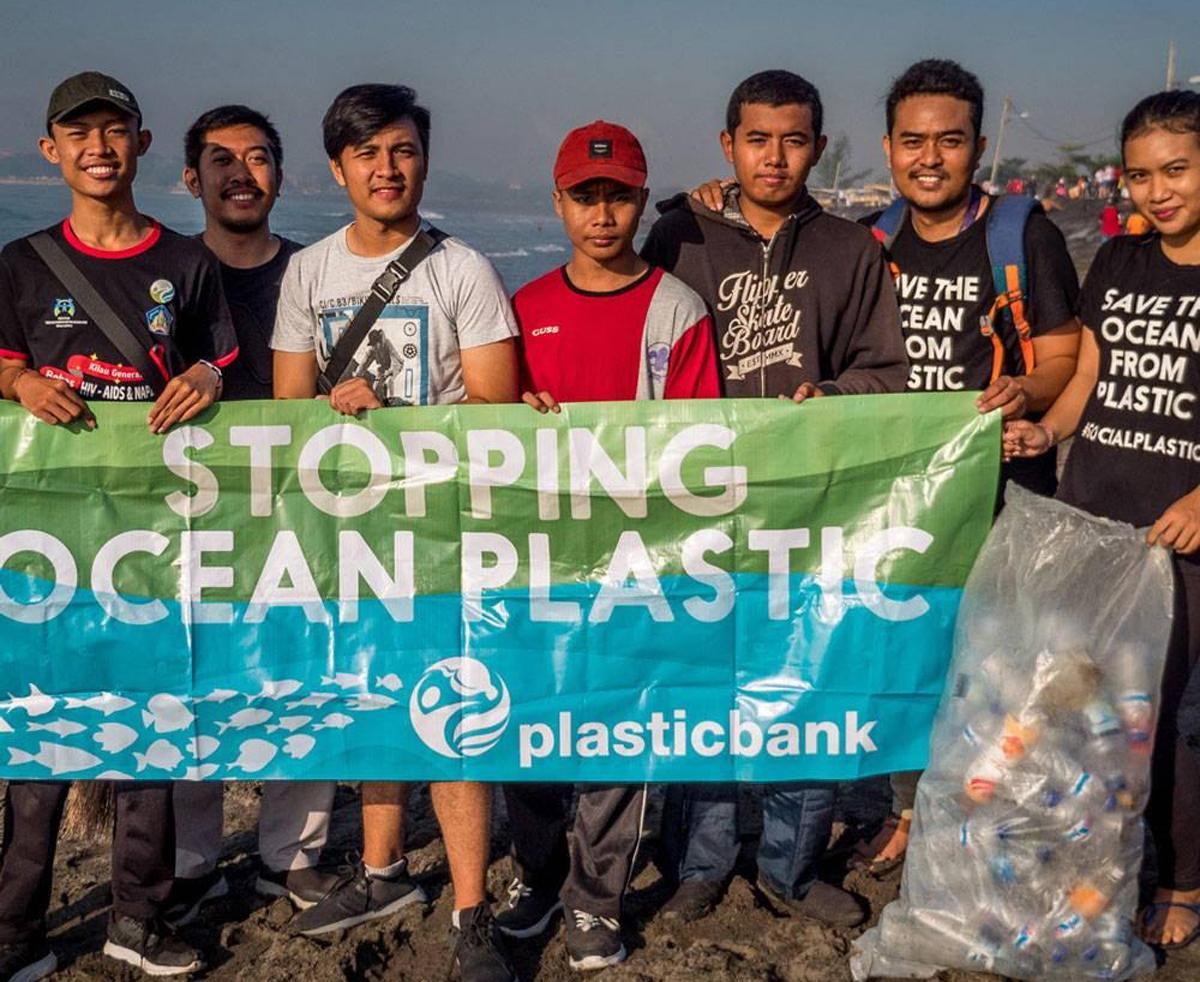 Plastic Bank prevents plastic from invading the oceans in Indonesia, Brazil and the Philippines, / 