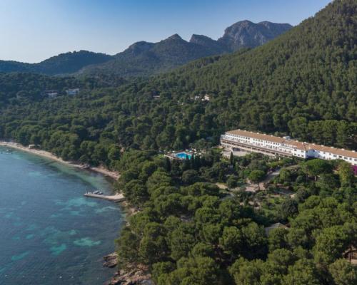 Four Seasons announces plans to breathe new life into classic 20th-century beachfront property in Mallorca