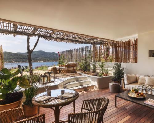 Sea view suites are orientated to face the sunset / Six Senses