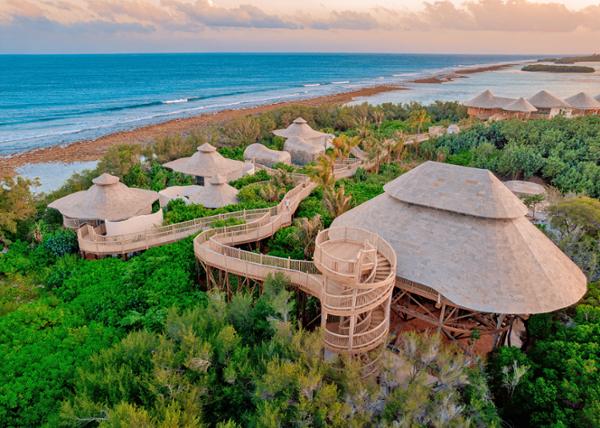 The concept of wellness permeates all that Soneva offers – from all-natural locations to a barefoot ethos / Photo: Soneva Jani By Aksham