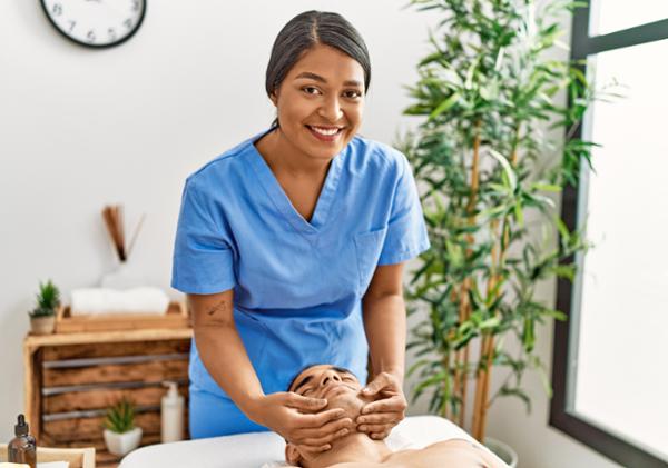More than 345,000 people were working in the US spa industry in 2022 / Photo: Shutterstock/Krakenimages.com