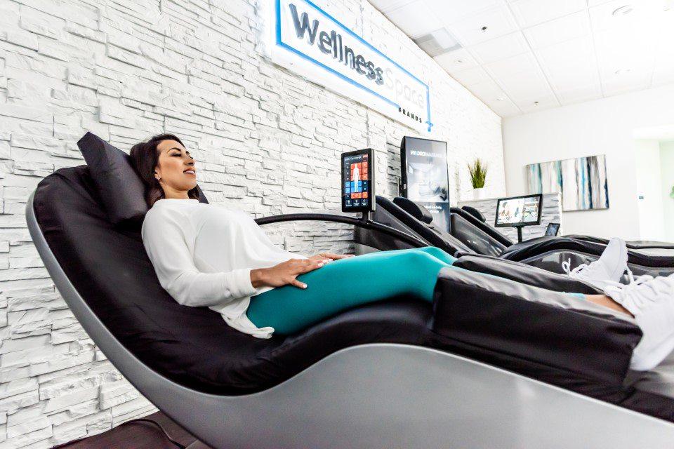 The new CryoLounge+ chair provides hot, cold and compression solutions / WellnessSpace Brands/HydroMassage