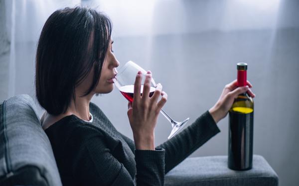 Alcohol is a poison which reduces sleep quality and slows down digestion / LightField Studios/shutterstock