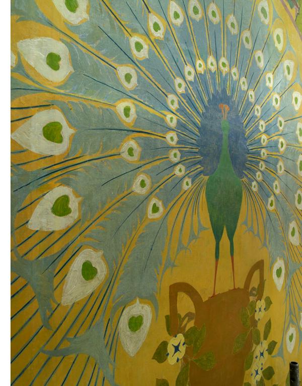 A restored Peacock fresco /  photo: banque images