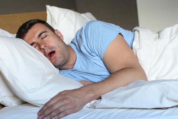 Mouth breathing causes a number of problems, such as snoring and sleep apnea / AJR_photo/shutterstock