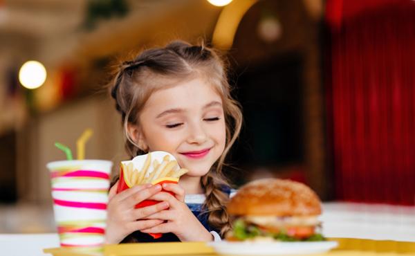 Fresh food is more expensive than fast food in the US, and so encourages unhealthy eating / Photo: Shutterstock/SFROLOV