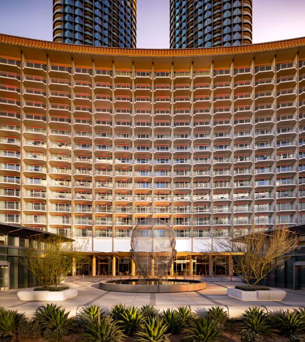 A seven-metre-high sculpture ‘Laura’ sits at the entrance / Photo: Fairmont Hotels and Resorts/CPZ