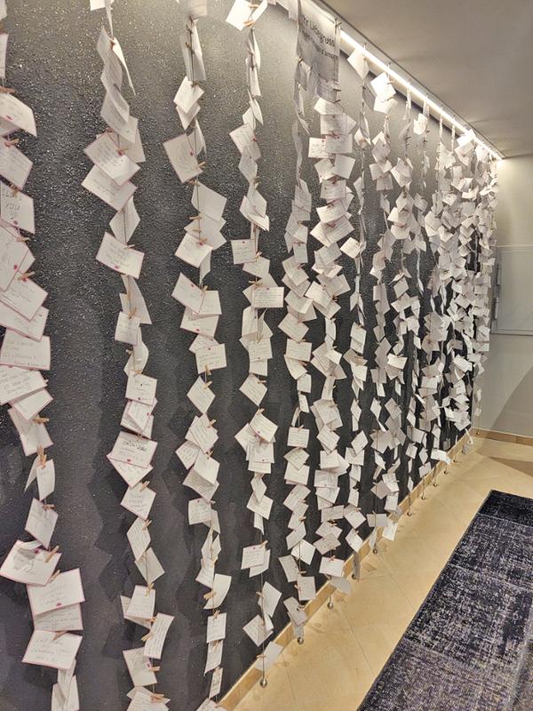 The ‘wall of love’ where guests leave affirmations / ©Preidlhof The ‘wall of love’ where guests leave affirmations / ©Preidlhof