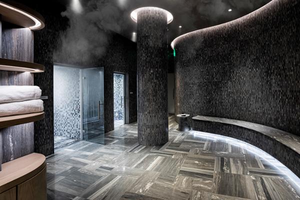 The hydrotherapy area is the heart of the wellness offering / Photo: Fairmont Hotels and Resorts/CPZ