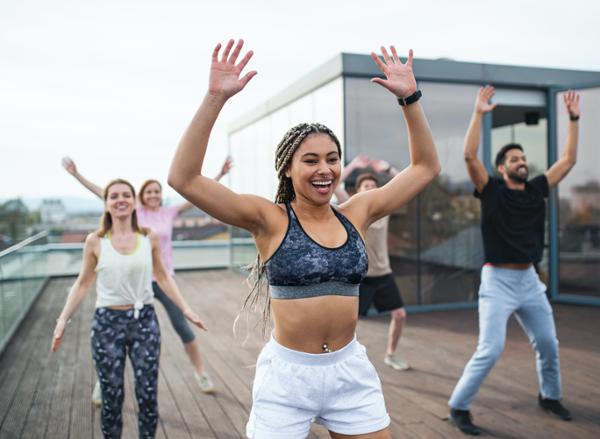 The gym is a social place to make friends and exercise should be fun and not compulsive / Photo: getty images/unsplash plus