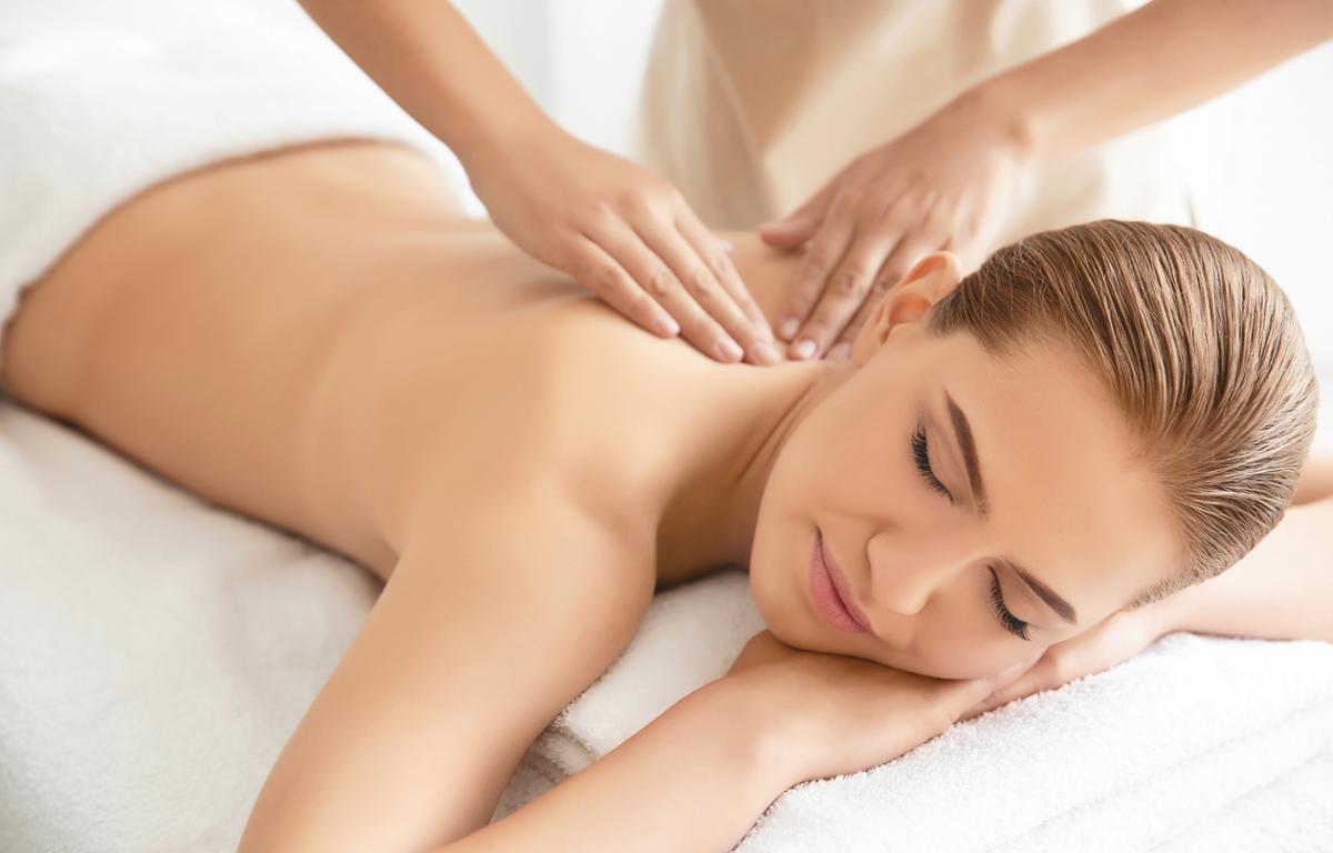 Made for Life Organics' Cancer Touch Therapy qualification is accredited by the Complementary Medical Association (CMA) / Adobe Stock/Zhuravetc 