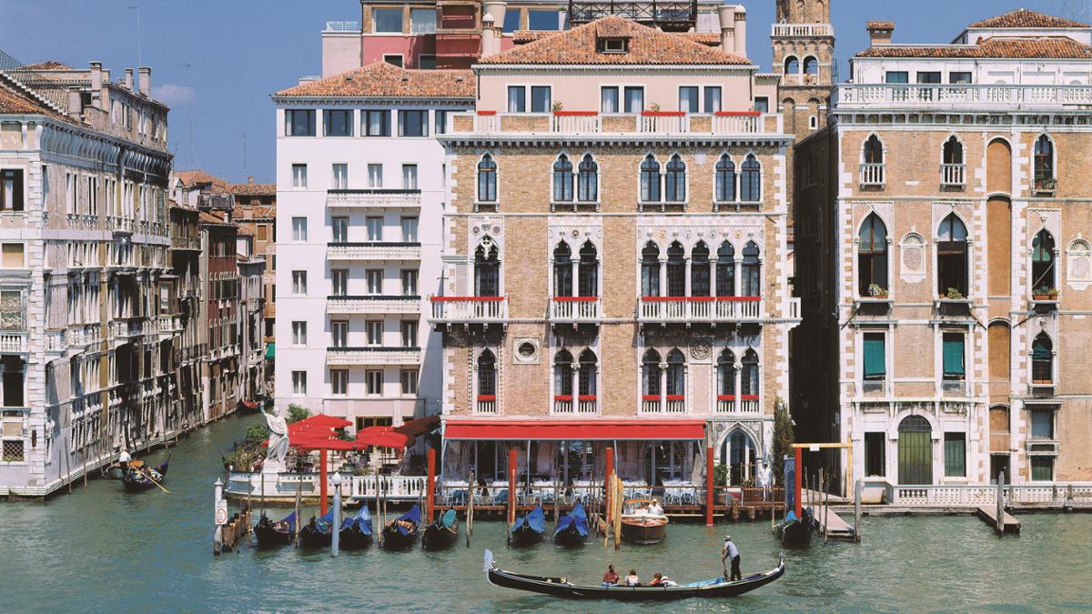 Hotel Bauer is situated in the city’s historic San Marco district, between the Grand Canal and Piazza San Marco / Rosewood Hotels & Resorts Hotel Bauer is situated in the city’s historic San Marco district, between the Grand Canal and Piazza San Marco / Rosewood Hotels & Resorts
