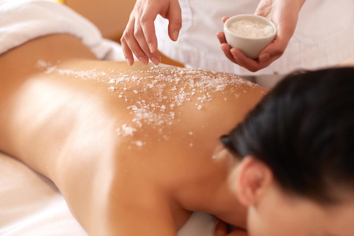 Spa treatments incorporate pure almond oils, essential oils, organic herbs and salts, including ingredients from the hotel’s own kitchens and herbal gardens / SHutterstock/puhhha