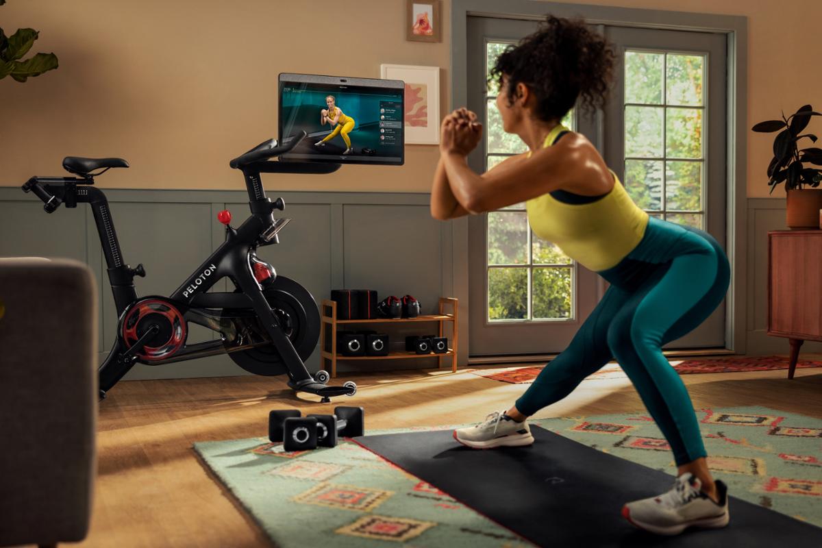 Peloton has announced that it will outsource all manufacturing operations / Peloton