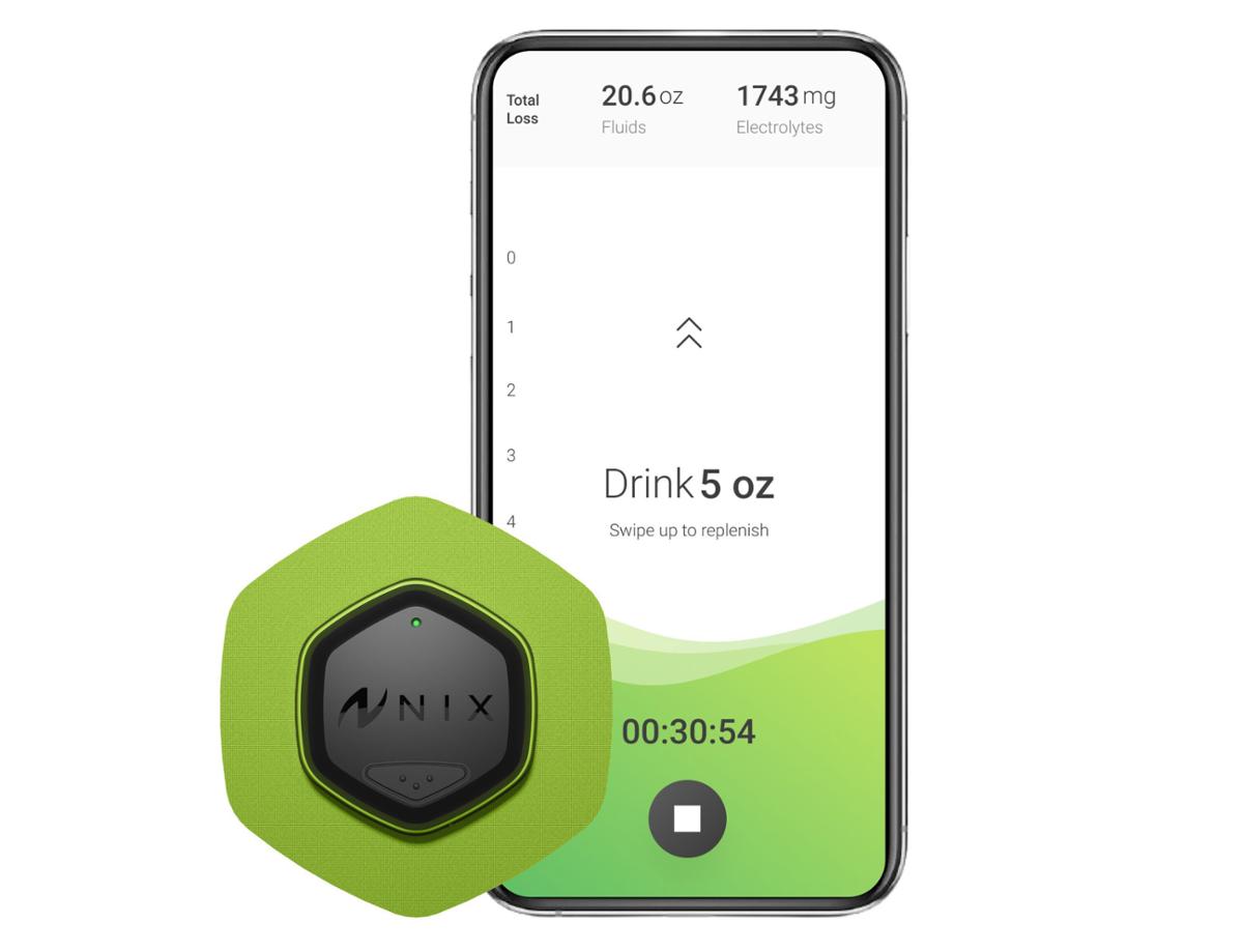 Nix's Hydration Biosensor records an athlete’s sweat data and transmits the information in realtime
/ Nix