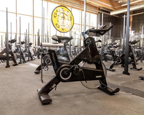 Gold's Gym Berlin has power generating bikes