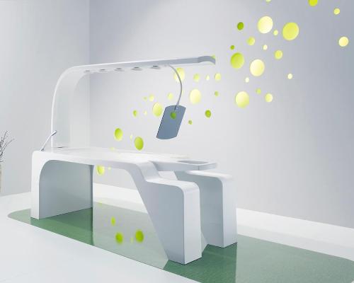 The spouts are integrated into the shower arm and constantly swivel back and forth to ensure the guest’s entire body is worked on / Unbescheiden