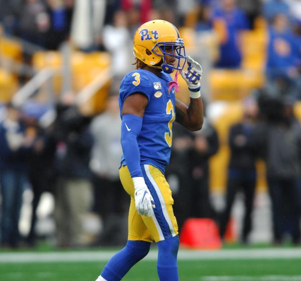 NFL player Damar Hamlin was brought back from a cardiac arrest / Photo: Shutterstock/1022 Project 