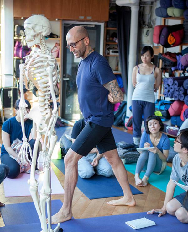 Coaching in body alignment / PHOTO: BASEWORKS