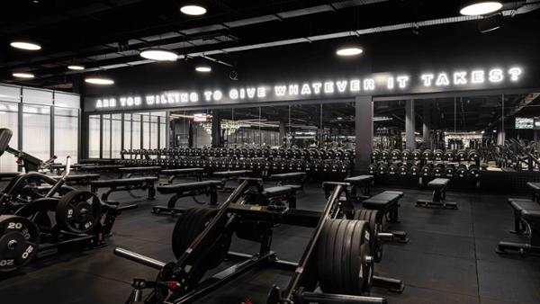 The gym floor has a big focus on strength training / photo: Everlast Gyms