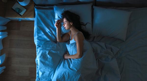 People who get good quality sleep do a better job sticking to their regime / Photo: Shutterstock/Gorodenkoff