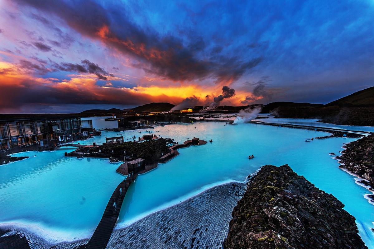 The Blue Lagoon pools are rich in minerals, silica and algae / Shutterstock/Bhushan Raj Timla 