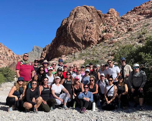 The hike brought together a crowd of global spa figures / ISPA/W3Spa/Canyon Ranch