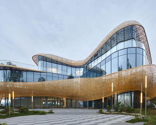 The White Crane Lake Visitor Center forms part of an ambitious development initiative for the area in Jiangxi Province / Archperience Design
