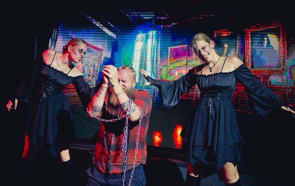 Show aufguss sessions include acting, lighting and sound effects / photo: Ryszard Rak