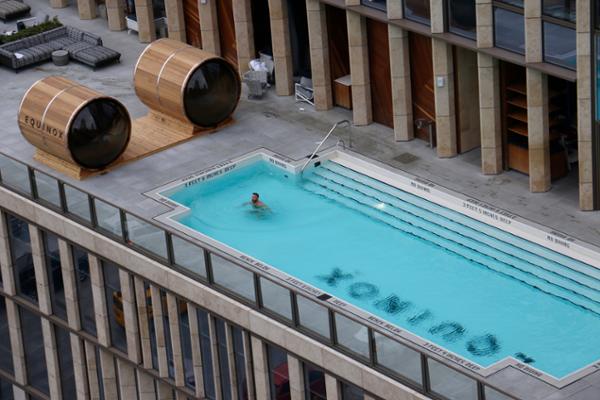 The lines are blurring between fitness, hospitality and retail / Photo: shutterstock/quiggyt4 