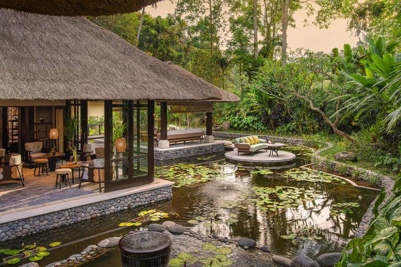  / Four Seasons Hotels & Resorts