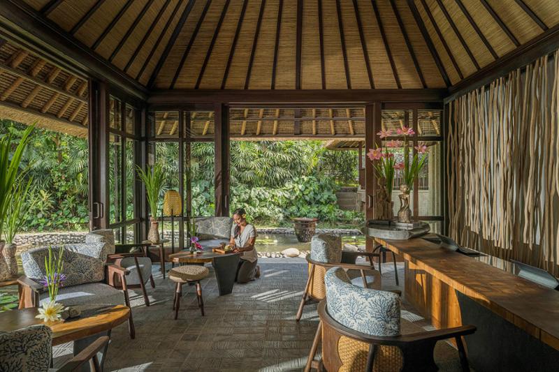  / Four Seasons Hotels & Resorts