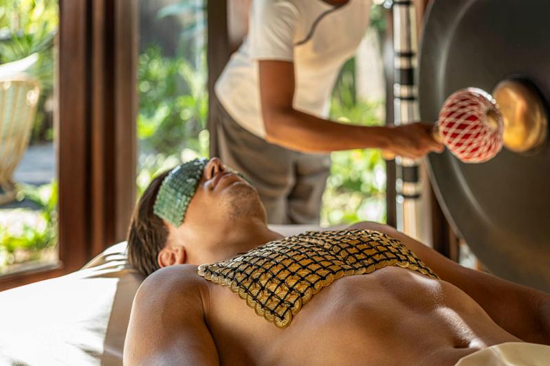  / Four Seasons Hotels & Resorts